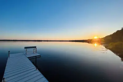 Image de Lake View - Dog Friendly - Fireplace - Outdoor Dining - Private Yard