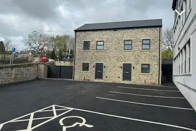 Image de Canal view newly built 3 Bedroom house opposite East Riddlesden Hall.