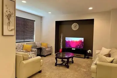 Image de Entire home - Roomy 4 bedroom House