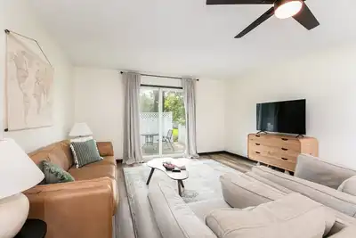 Image de Newly renovated 2 bedroom townhome in charming Manteno.