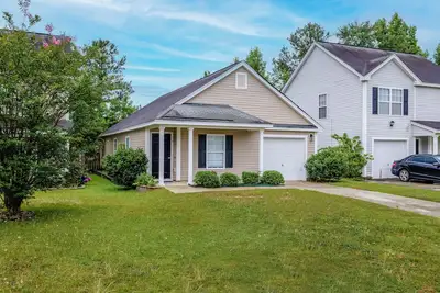 Image de Cheerful 3 bed home with close access to lots