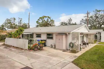 Image de Cozy Home Next to Venice Island w/ Private Hot Tub and Pet Friendly