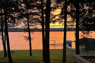 Image de Quiet Hallmark Movie Cottage on Hubbard Lake for couples or families.