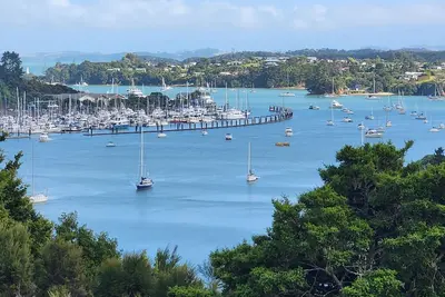 Image de Park-like grounds, stunning sea views & private trail to the water's edge.