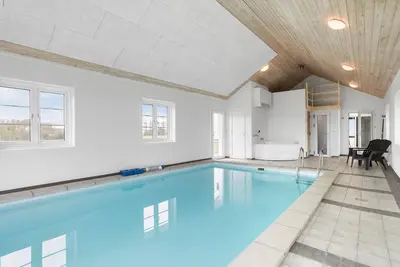 Image de Superbe maison à Aakirkeby avec sauna