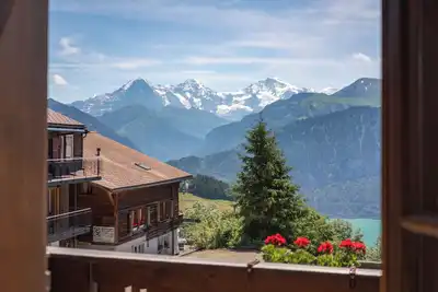 Image de Sungalow Beatenberg- Panoramic Vintage-Chic Chalet with Gourmet Kitchen