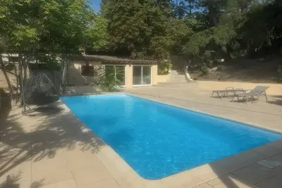 Image de Joli Mas provençal sur la route de Pagnol. \n10/12 personnes.