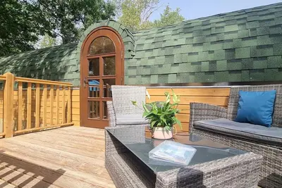 Image de Le Tonneau viticole au milieu de la nature avec animaux