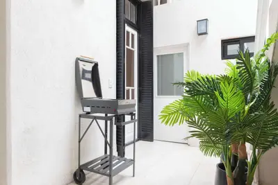 Image de Fliphaus + Salvador 5800 'B' 3 Bd Pool & Bbq