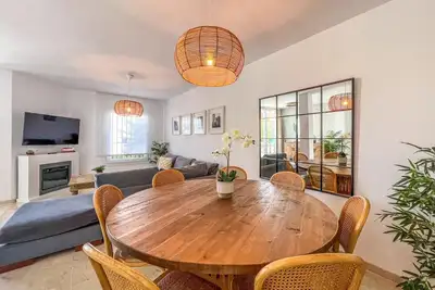 Superbe Maison Familiale de 5 Chambres avec Jardin et Piscine près du Port d'Estepona