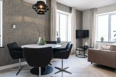 Image de Appartement confortable de 70 m² avec deux chambres au centre de Nimègue pour jusqu'à 4 invités, avec cuisine complète, WiFi rapide, climatisation et accès facile aux magasins et aux transports en commun.