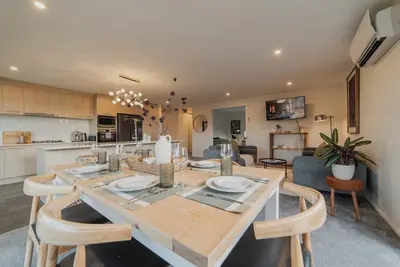 Image de Chic Retreat - Modern Comforts & Game Room Fun!