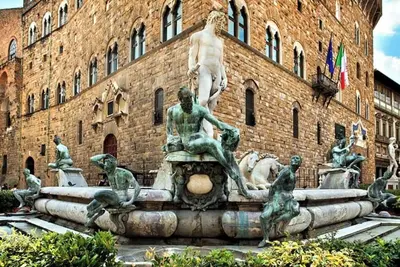 Elegant 5-Bedroom Apartment in Piazza della Signoria, Florence