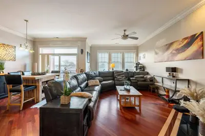 Image de Spacious 3-bedroom corporate condo in wonderful North Kenwood in Hyde Park