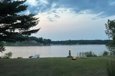 Image de Lakefront Escape with Hot Tub. Golf & Pool Access