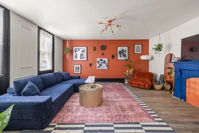 Image de Eclectic Home - Pool Table & Games - Near Downtown