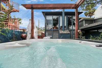 Image de Artful Elegance with Pool & a Private Jacuzzi