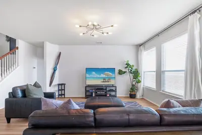 Image de Modern Family Retreat /Pets Ok • Near Randolph Afb