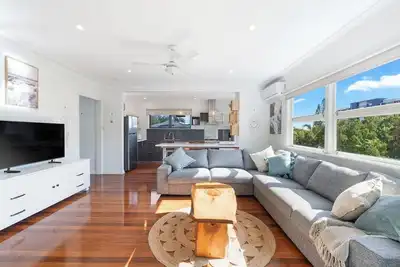 Image de Highview Queensland Coastal Charm steps from Beach
