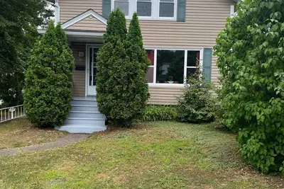 Image de Centrally located in Bridgewater 3 bedroom Century home! \n