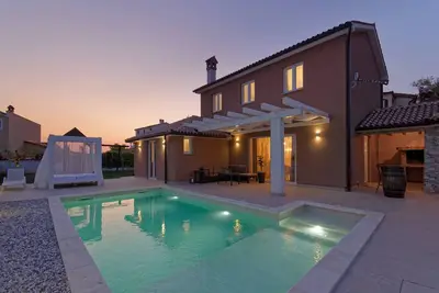 Image de Villa Matthias - 8 Personen, 3 Schlafzimmer, Privater Pool, Grill