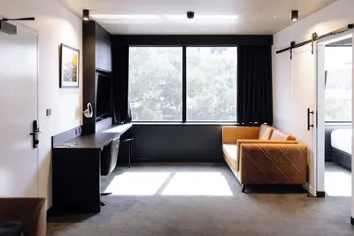Image de Two Bedroom Interconnect Deluxe In Cbd