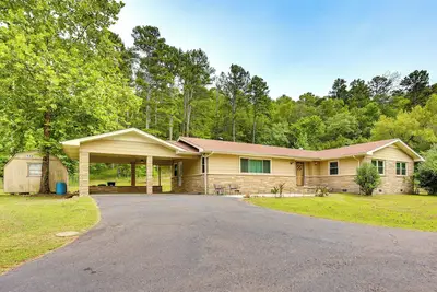 Image de Mt Ida Home w/ Patio: 11 Mi to Lake Ouachita!