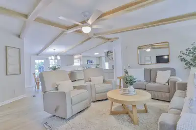 Image de Charming 3-bedroom house near lake in Chapin