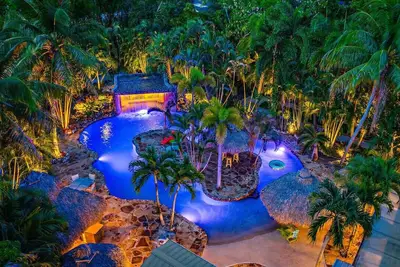 Image de Kon-Tiki Falls: Jupiter`s Exclusive Private Resort!