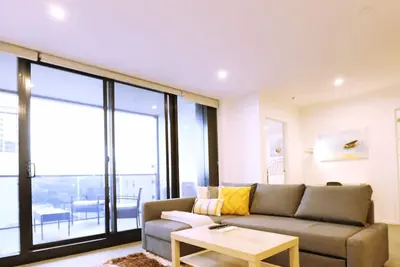 Image de 2bd 2bth - Chic Apt in Woden Cbd