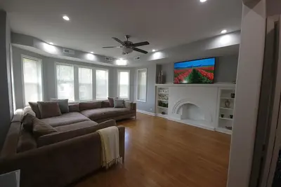 Image de Marvelous 3-bedroom apartment with WiFi, Ac 18 minutes from downtown Chicago