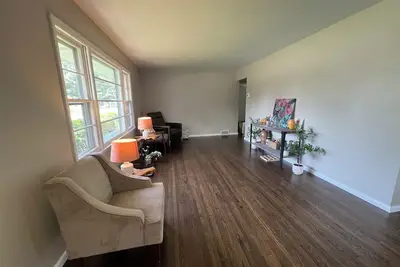 Image de Renovated 3-bedroom house with granite and hardwood located near Moa and Msp