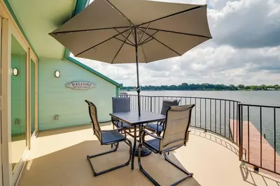 Image de Lake Conroe Condo: Balcony, Views & Pool Access!