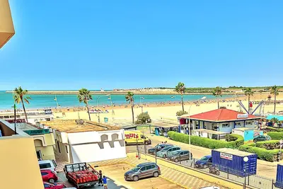 Image de Beachfront 3-Br apartment with sea view and pool view balconies, swimming pools