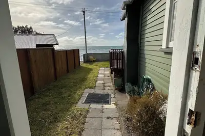 Image de Absolute Beachfront Kiwi Bach