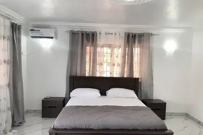 Charming 1-bedroom Ocean View Apartment with Wi-Fi, Ac and Generator #1