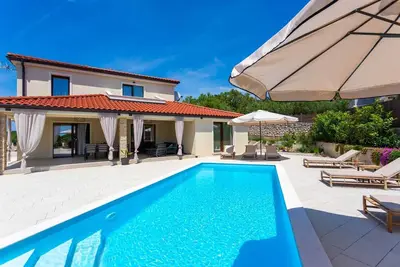 Image de Villa Loni with Pool & Seaview