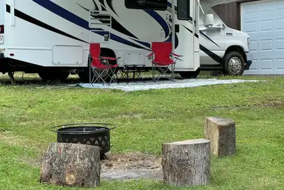 “Glamper” on Private Lot by Lake Monroe