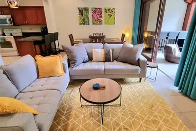 Image de Vibrant  2-Bedroom Condo with Pool & Ocean Access