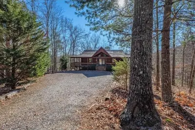 Image de Serene Blue Ridge-Ocoee cabin, Full porch, fireplace, pool table, pet friendly