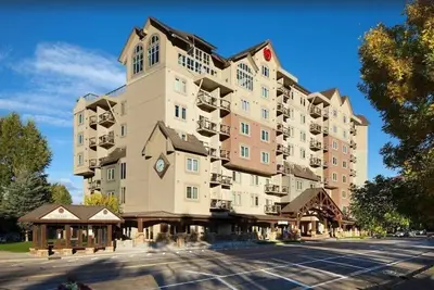 Image de Charming 2-bedroom condo with WiFi, fitness room in brilliant Avon