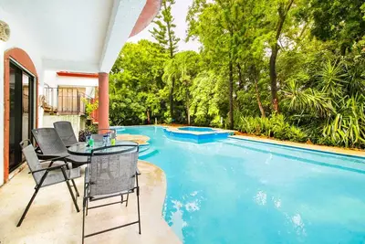 Image de Colorful Mexican Style 2br with Pool Views