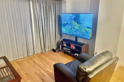 Image de 3 bedroom townhome, close to square one, airport, and downtown