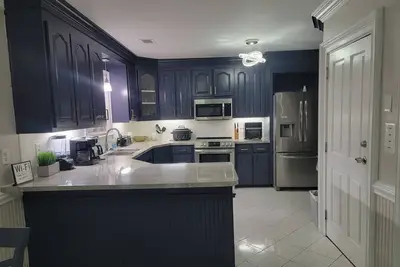 Image de New Listing! ! Spacious 7br 4ba Single Family Home W/Pool Hot Tub & Game Room