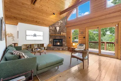 Image de Secluded on 4. 5 Acres-Private Hot Tub-Free Daily Tickets-Walk to Table Rock Lake