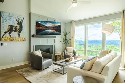 Image de Designer Mountain Home in Luxury Community