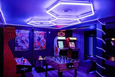 Image de Game Room • Fire-pit • Playground • Gym • Billiard