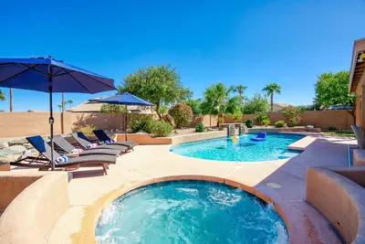 Image de Upscale Phoenix Abode: Walk to South Mountain Park