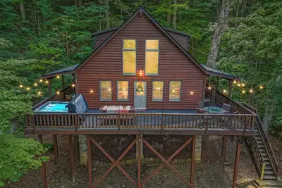 Image de Minutes to Nada Tunnel + Natural Bridge Sp / Views - Hot Tub - Firepit