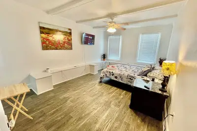 Image de Cozy Beachfront Apartment! 2 bedroom/1 bath, in peaceful East Beach